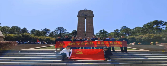 公司開展清明節(jié)烈士陵園祭掃活動